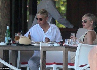 Ellen DeGeneres enjoyed a beer while Portia de Rossi sipped a glass of wine over their meal