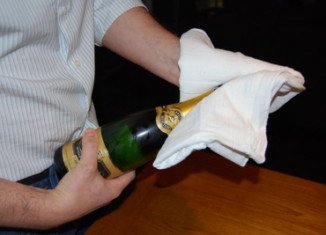 How to open a Champagne bottle
