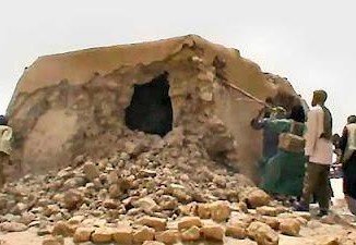 Islamists in Mali have begun destroying remaining mausoleums in the historic city of Timbuktu