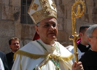 Patriarch Fouad Twal, head of the Roman Catholic Church in Jerusalem, has voiced his support for a Palestinian state during a procession to Bethlehem, the birthplace of Jesus