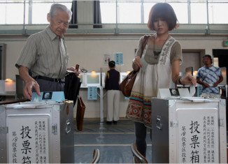 People are voting in a general election in Japan, where former leader Shinzo Abe is challenging the current prime minister, Yoshihiko Noda