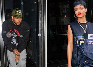 Rihanna has hinted she's once again split from Chris Brown
