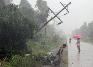 The death toll from powerful Typhoon Bopha battering the southern Philippines has risen to about 200, as rescue teams arrive in affected areas