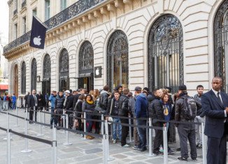 Armed robbers broke into Paris Opera Apple store on New Year's Eve, stealing goods with an estimated value of 1 million euros