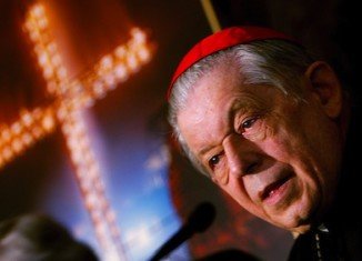 Cardinal Jozef Glemp, who headed the Roman Catholic Church in Poland for more than two decades, has died in hospital in Warsaw at the age of 83