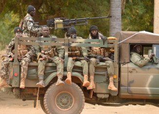 French-led troops in Mali have taken control of the airport in the key northern city of Timbuktu
