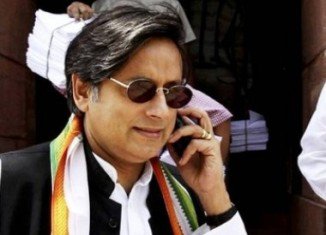 Indian minister Shashi Tharoor has called on the authorities to reveal the name of the New Delhi gang-rape victim so that a new anti-rape law can be named after her