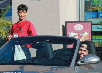 It seems all is well in the world of Rihanna and Chris Brown as they stepped out for a Slurpee together earlier this week