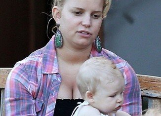 Jessica Simpson traded make-up and the hairbrush for an au naturale look while on a playdate with her daughter Maxwell last week