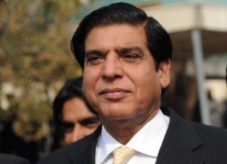 Pakistani Supreme Court has ordered the arrest of Prime Minister Raja Pervaiz Ashraf and 15 others over corruption allegations