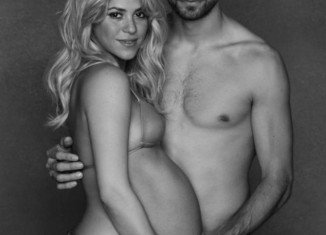 Shakira and Gerard Piqué have released several portraits of the pregnant singer to celebrate the impending arrival of their first child
