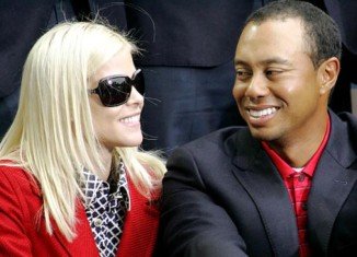 Tiger Woods is reportedly attempting to win his ex-wife Elin Nordegren back with a $200 million deal