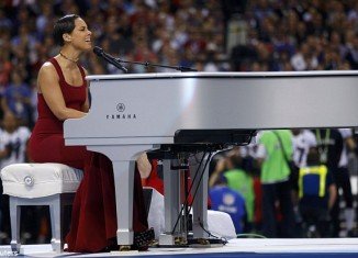 Alicia Keys delivered an all-new version of the Star Spangled Banner before super Bowl kick off in New Orleans