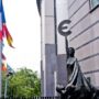 EU officials agree on capping bankers bonuses