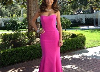 Maria Menounos’ ensemble looked like a disaster waiting to happen before she was even on her way to the Academy Awards ceremony