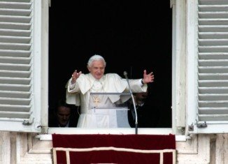 Pope Benedict XVI has given his final Sunday blessing at the Vatican before he steps down on February 28