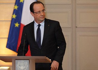 President Francois Hollande is to visit Mali, where three weeks of targeted French air strikes have forced Islamist militants to retreat