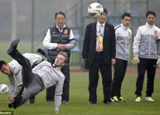 David Beckham slipped over and landed on his backside in front of a group of young Chinese footballers while demonstrating his free kick technique