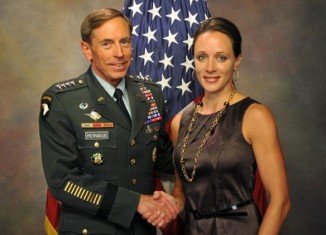 David Petraeus will apologize for the affair with Paula Broadwell in his first public speech since resignation at a University of Southern California event