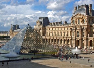 Louvre has topped the list of the most visited art museums of 2012