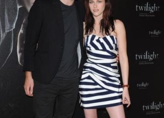 Robert Pattinson is said to have banned Kristen Stewart from visiting him while he's working on his latest project in Australia, which will keep them apart for seven weeks