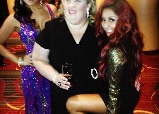 Snooki and JWoww couldn’t help but get close to cuddly reality rival Mama June of Here Comes Honey Boo Boo fame on Saturday as they attended the GLAAD Media Awards