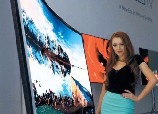 LG Electronics has announced it will begin deliveries of curved OLED television sets in May, making it the first to offer such a product to the public