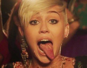 Miley Cyrus took to Twitter late Friday night with a series of snaps displaying her newly acquired rocker look