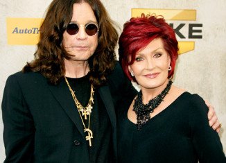 Ozzy Osbourne has posted a Facebook message denying reports he and wife Sharon are divorcing