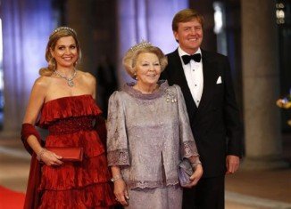 Queen Beatrix of the Netherlands has made a farewell national address thanking the Dutch people one day before her abdication