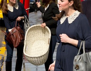 Six-month pregnant Kate Middleton and her mother were spotted in upmarket South Kensington together, browsing some of the London’s most exclusive baby stores