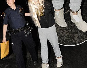 Amanda Bynes photographed in leg shackles following her arrest