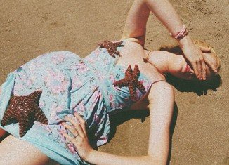 Ireland Baldwin's latest series of Twitter pictures show the teenage model with three live starfish placed on her while she reclines on a beach