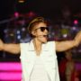 Justin Bieber attacked by crazy male fan during concert in Dubai