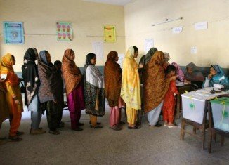 Long queues of women waiting to vote in Pakistan