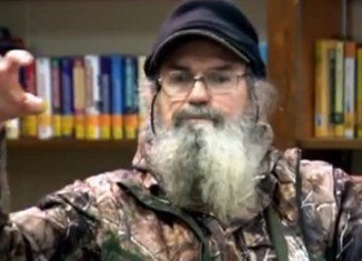 Si Robertson is one of the stars of A&E's newest hit show Duck Dynasty and is the younger brother of family patriarch Phil Robertson