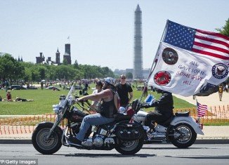 The Washington Mall and the Pentagon rumbled with a quarter of millions of motorcycles on as Rolling Thunder rumbled into the capital