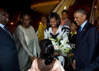 President Barack Obama has arrived in Senegal on the first leg of a three-nation tour of Africa