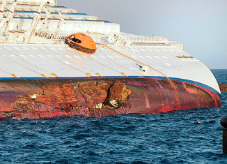An Italian court has convicted five people of manslaughter over the deadly 2012 Costa Concordia shipwreck off Giglio