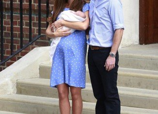 Kate Middleton made her first appearance as a mother as she presented the royal baby to the waiting crowds on the steps of the Lindo Wing