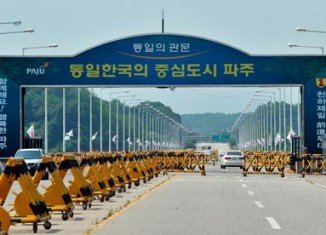 Officials from North Korea and South Korea are holding talks on reopening the Kaesong Industrial Complex