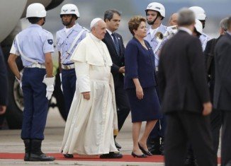 Pope Francis was greeted by Brazilian President Dilma Rousseff at Rio de Janeiro airport