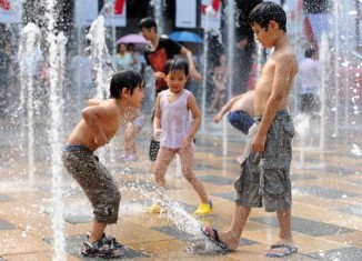Temperatures in China have hit record highs, prompting an emergency level-two nationwide heat alert for the first time