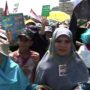 Egypt: Tens of thousands of rival protesters take to streets