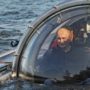 Vladimir Putin tours shipwreck in mini submarine