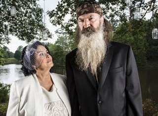 Duck Dynasty Season 4 will feature the wedding-vow renewal ceremony of patriarch Phil and Miss Kay Robertson