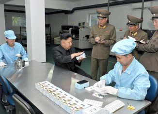 Kim Jong-un demoing the Arirang smartphone, which appeared to be running a version of Google's Android mobile operating system
