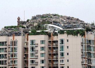 Zhang Lin’s villa, surrounded by rocks, trees and bushes, sits on top of a 26-storey building in Beijing's Haidian district