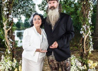 Duck Dynasty’s Phil Robertson and Miss Kay renewed their wedding vows on Season 4 premiere