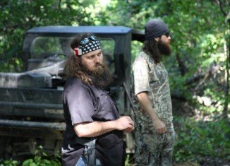 Jase Robertson and his wife Missy are renovating their kitchen, so their own house is temporarily uninhabitable and have to move to his brother Willie’s home